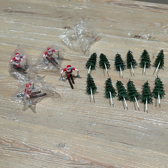 NWOT 16 Piece Santa Skiing & Pine Tree Cake Toppers - Picture 6 of 7